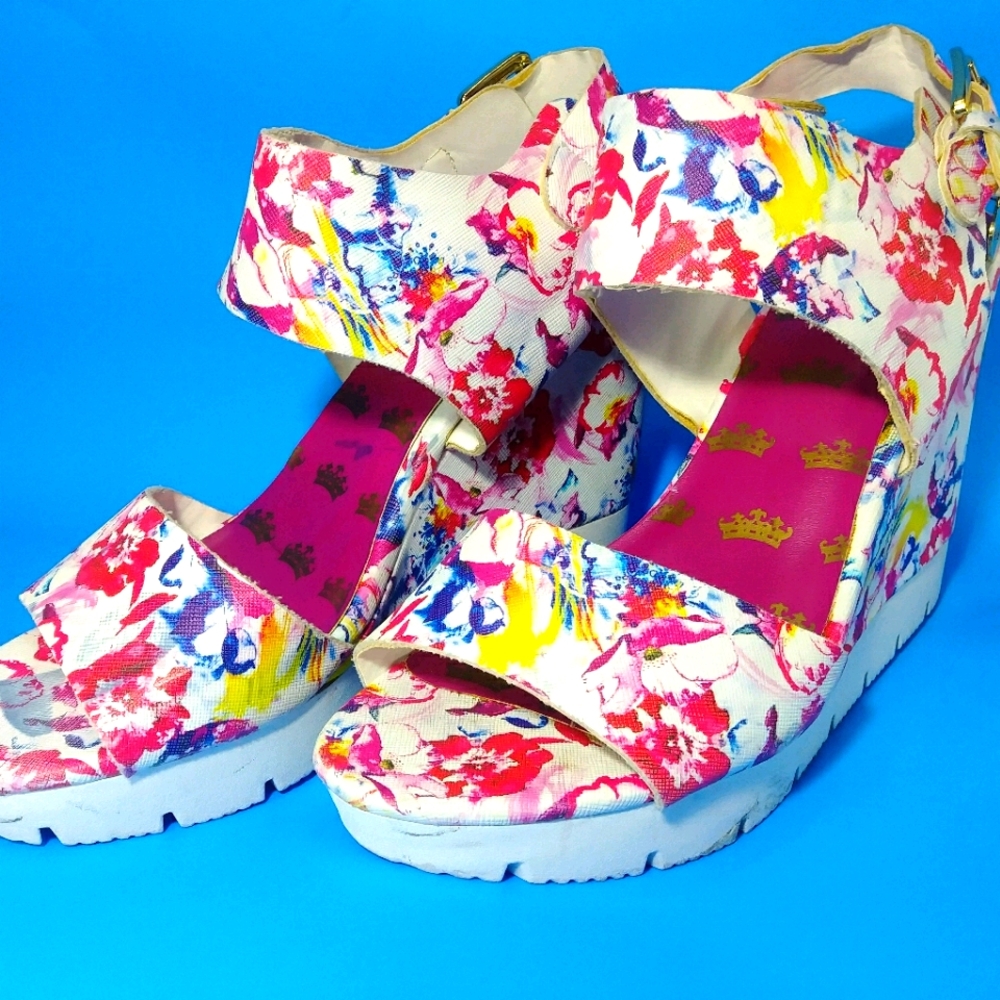 Juicy couture wedges